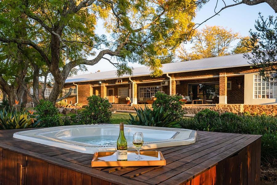 hippo-lakes-homestead-jacuzzi-in