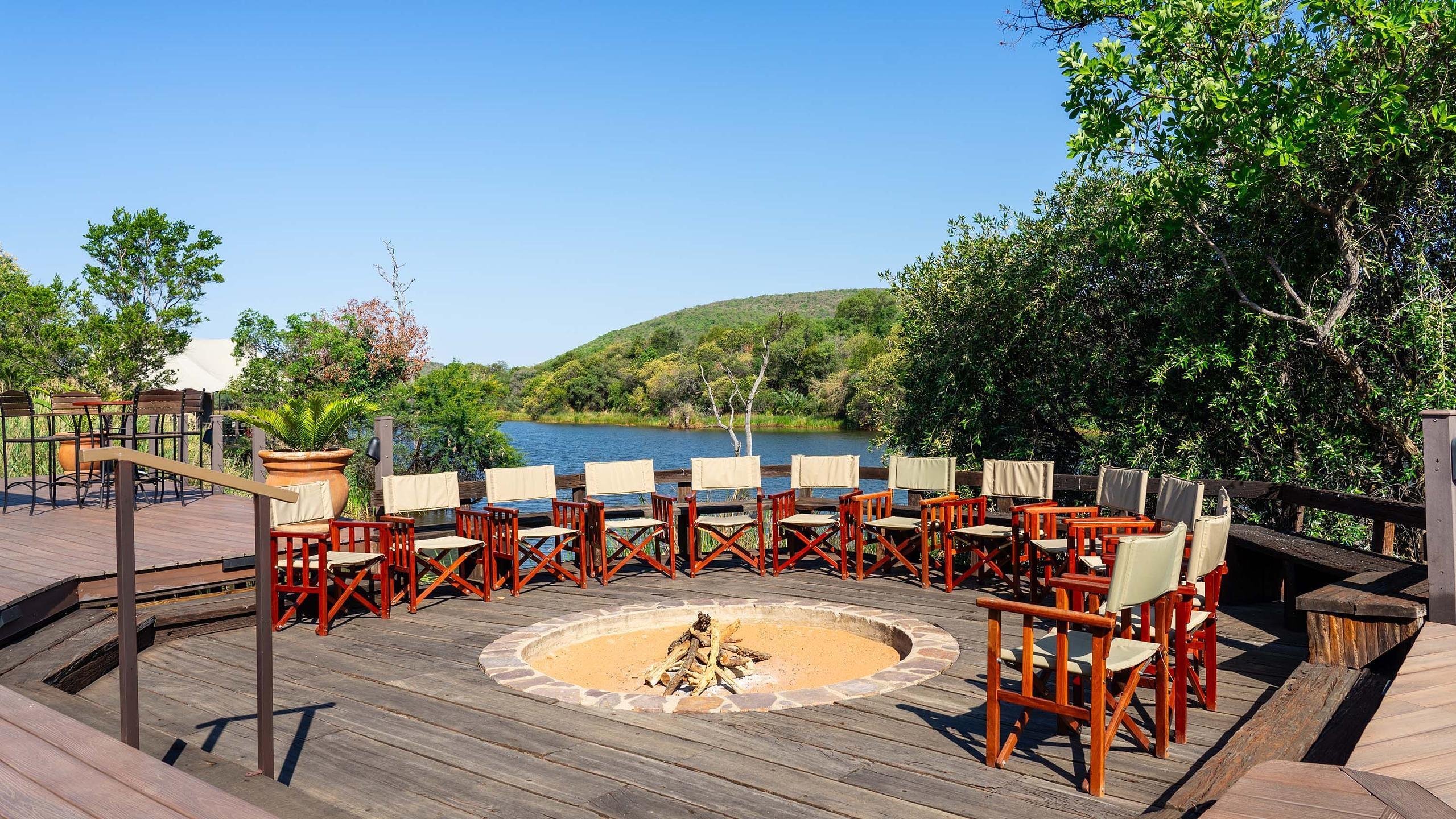 hippo-lakes-lakeside-firepit-day